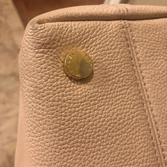 Michael Kors Raven tote bag in soft pink - Picture 15 of 16